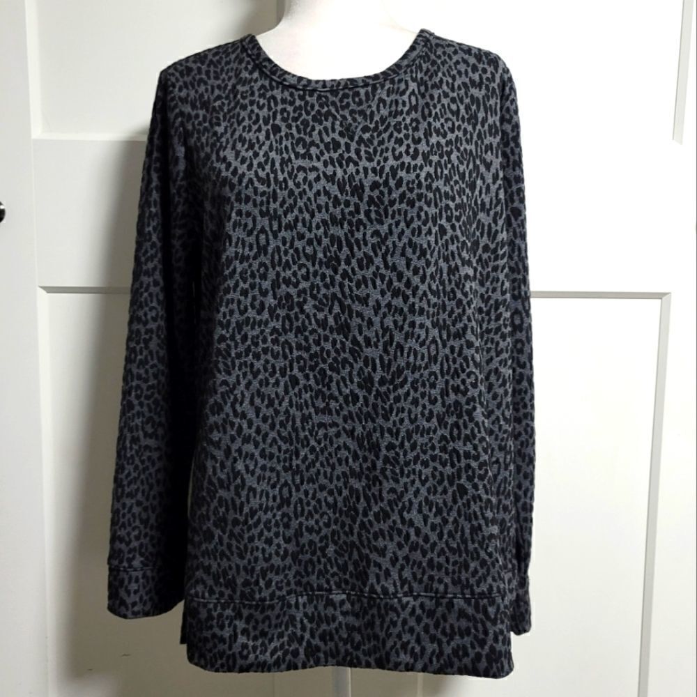 Liz Claiborne weekend long sleeve animal print sweatshirt large